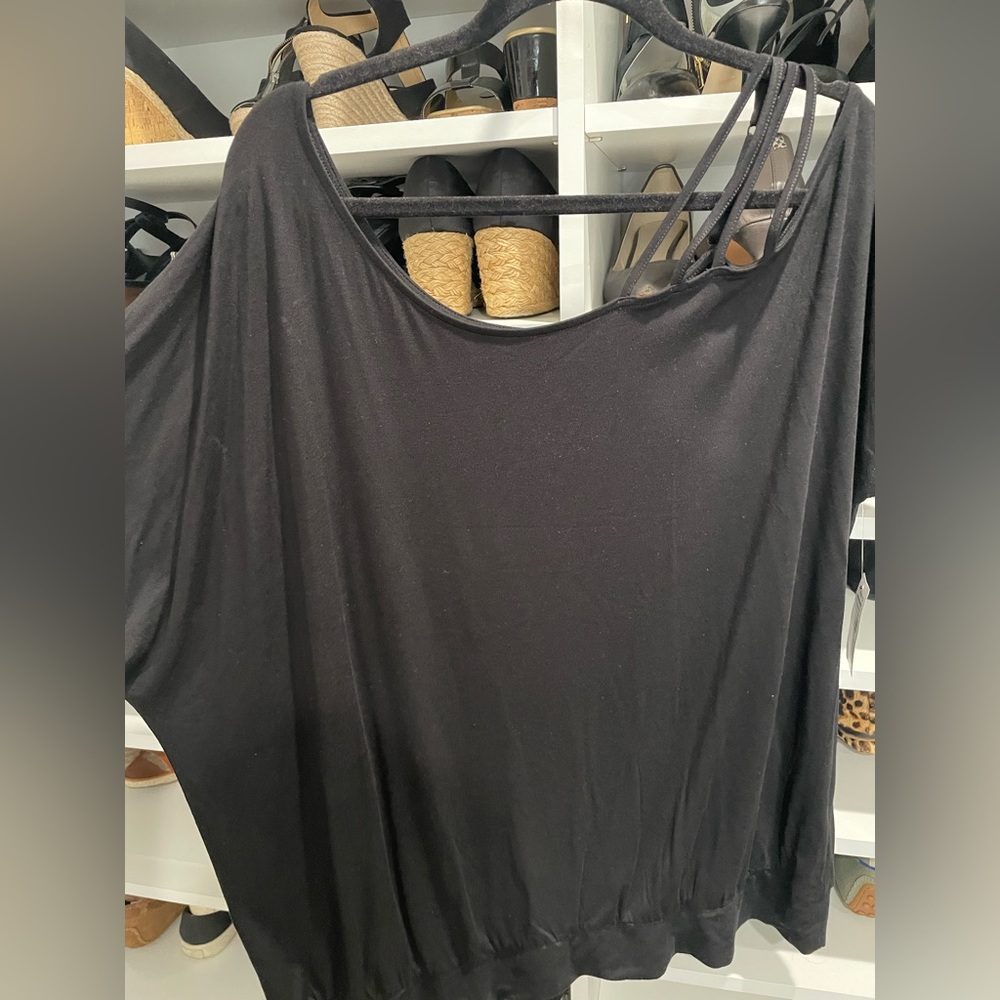 NWT Short Sleeve Strappy Shoulder top Torrid size 3